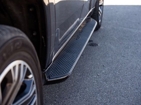 Used 2024 Jeep Wagoneer L Series II w/ Flexible Seating Group image 11