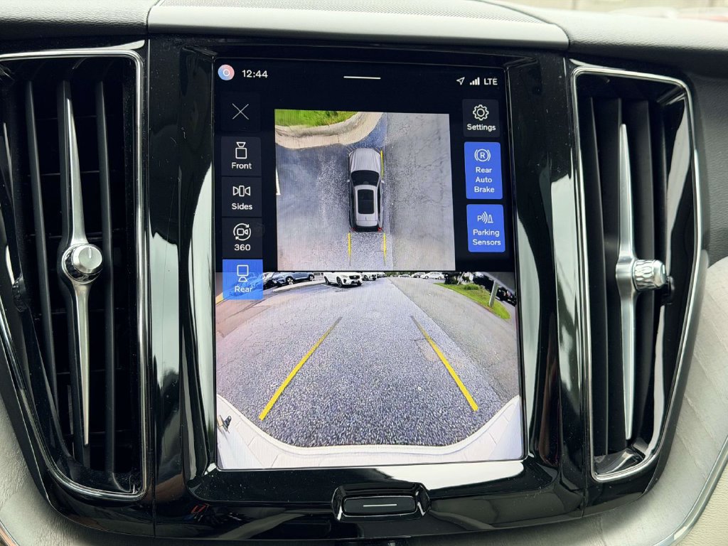 Used 2024 Volvo XC60 B5 Plus w/ Protection Package Premier AWD/4WD image 4
