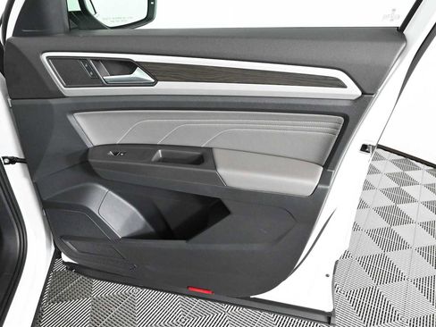 Certified 2022 Volkswagen Atlas SE w/ Panoramic Sunroof Package FWD image 12