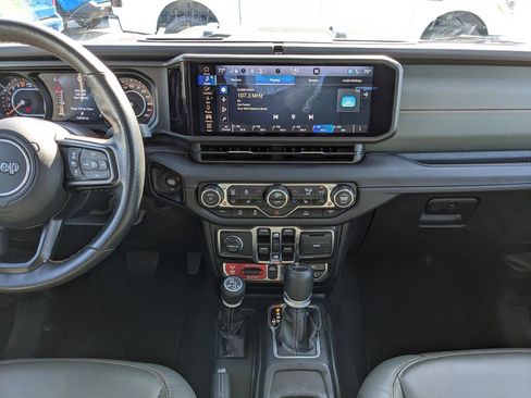 Used 2024 Jeep Gladiator Mojave w/ Technology Group image 17