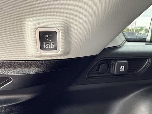 Used 2023 Jeep Grand Cherokee Limited w/ Black Appearance Package image 32