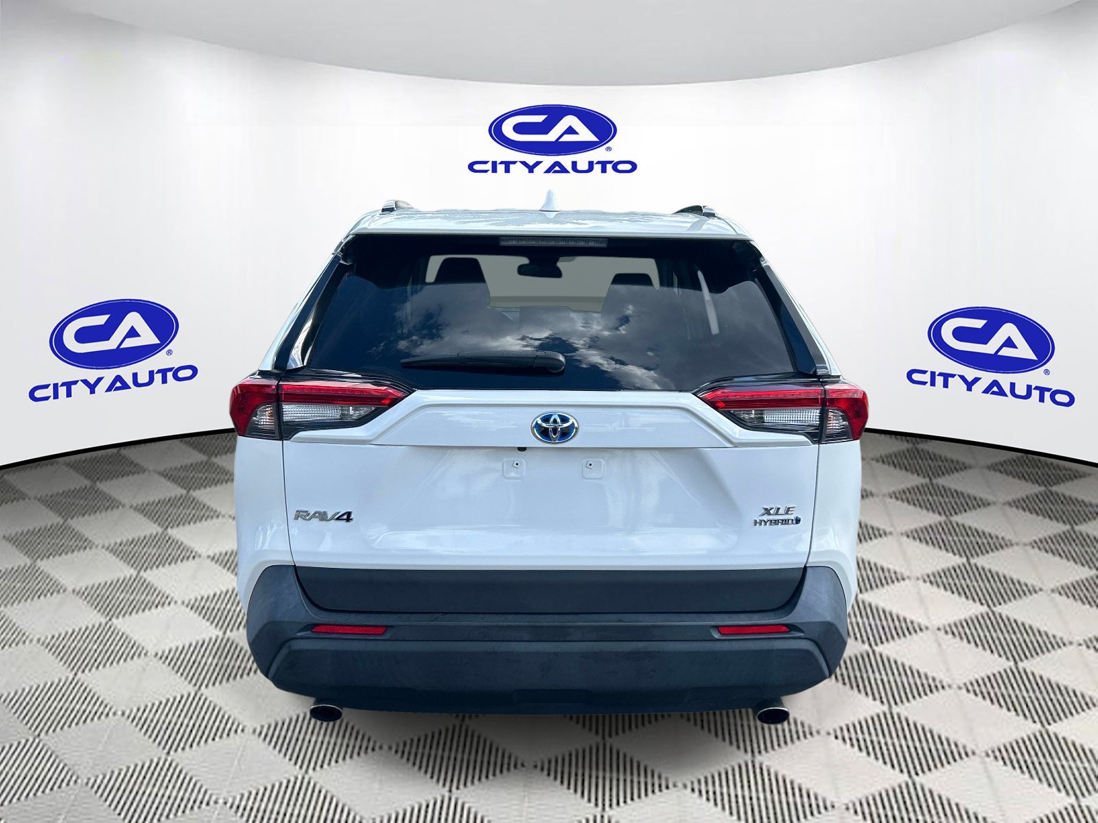 Used 2021 Toyota RAV4 XLE AWD/4WD image 4