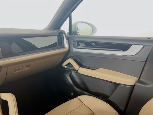 New 2026 Porsche Cayenne Base image 26