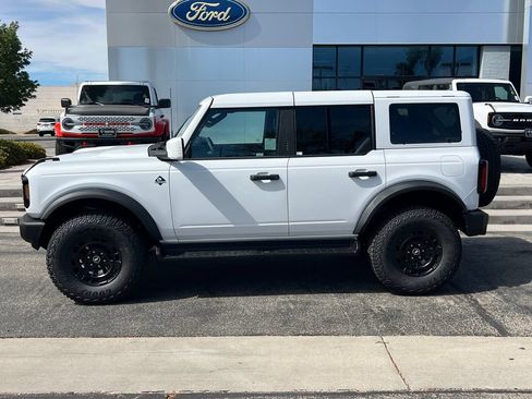 New 2026 Ford Bronco Outer Banks w/ Sasquatch Package AWD/4WD image 3