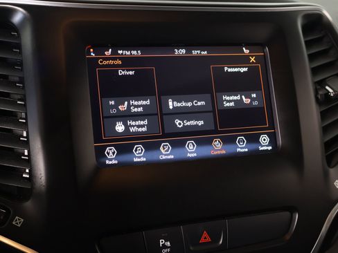 Used 2020 Jeep Cherokee Latitude Plus w/ Cold Weather Group image 7