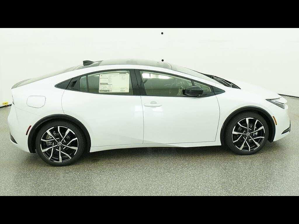 New 2026 Toyota Prius Plug-In Hybrid FWD image 30
