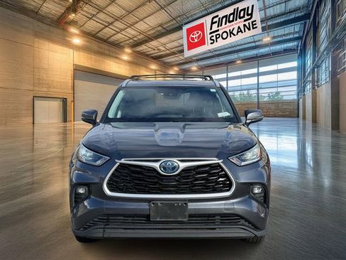 Used 2020 Toyota Highlander XLE image 2