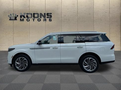 New 2026 Lincoln Navigator Reserve AWD/4WD image 4