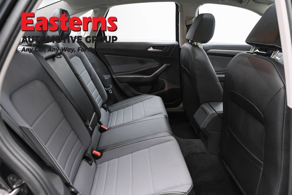 Used 2025 Volkswagen Jetta SE FWD image 23