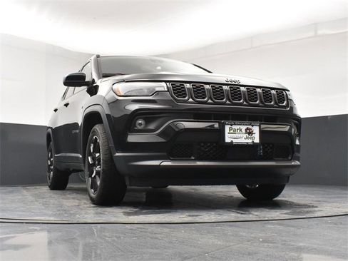 New 2026 Jeep Compass Latitude image 19