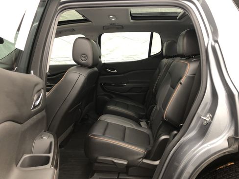 Used 2022 GMC Acadia AT4 w/ Technology Package image 8