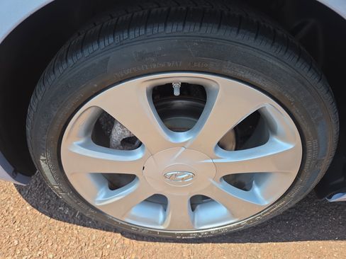 Used 2012 Hyundai Elantra Limited FWD image 10