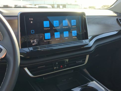 Used 2024 Volkswagen Atlas SE image 22