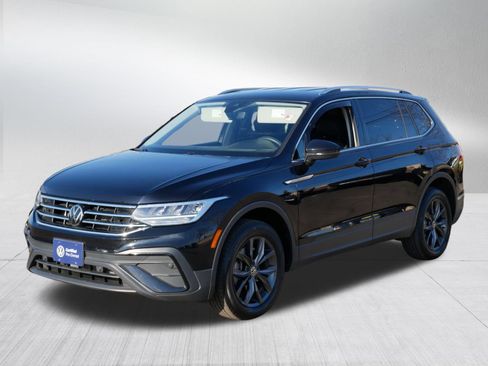 Used 2023 Volkswagen Tiguan SE AWD/4WD image 3