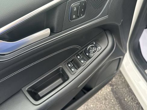 Used 2023 Ford Edge Titanium AWD/4WD image 17