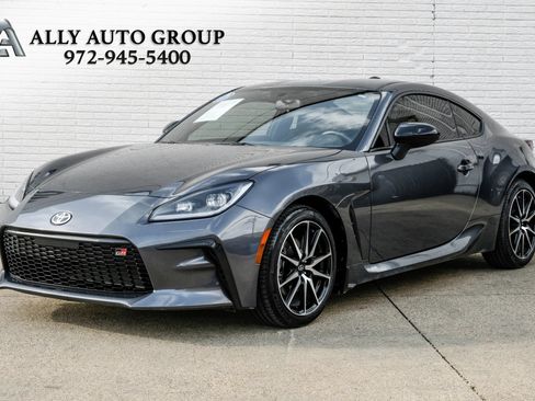 Used 2024 Toyota GR86 RWD image 1