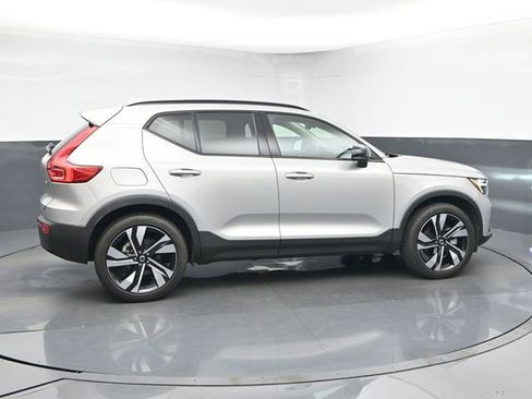 Used 2024 Volvo XC40 B5 Plus w/ Protection Package Premier image 8