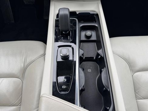 Used 2024 Volvo S60 B5 Plus image 17