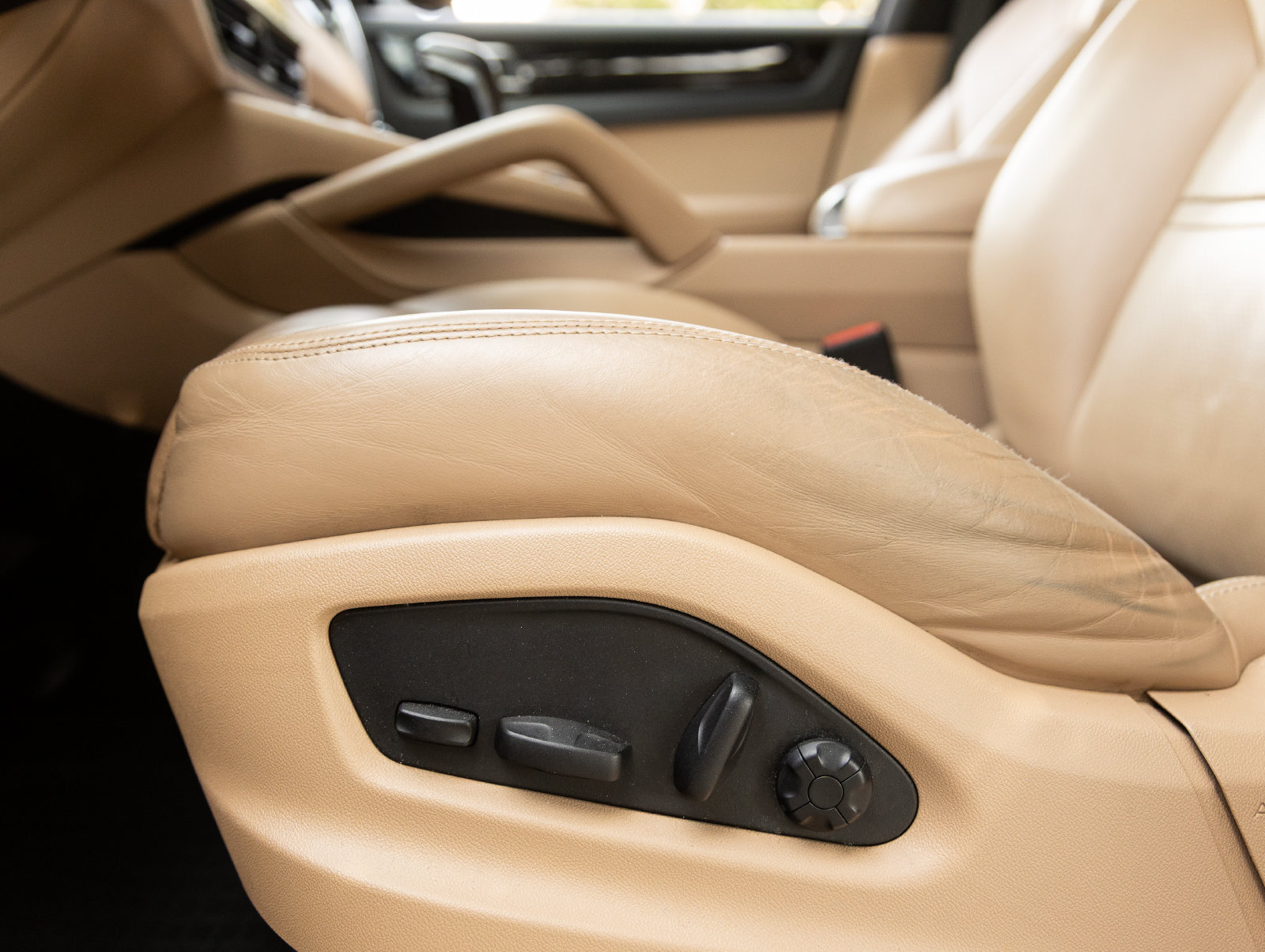 Certified 2023 Porsche Cayenne Coupe AWD/4WD image 22