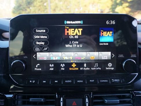 Used 2025 Nissan Pathfinder Platinum image 11