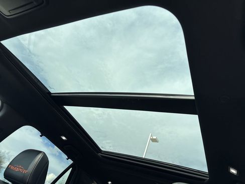 Used 2024 Honda Pilot TrailSport image 6