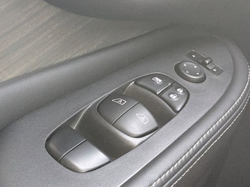 Used 2018 Nissan Murano SV w/ Premium Package image 25