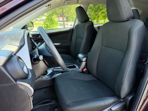 Used 2018 Toyota RAV4 LE w/ All Weather Liner Package FWD image 35