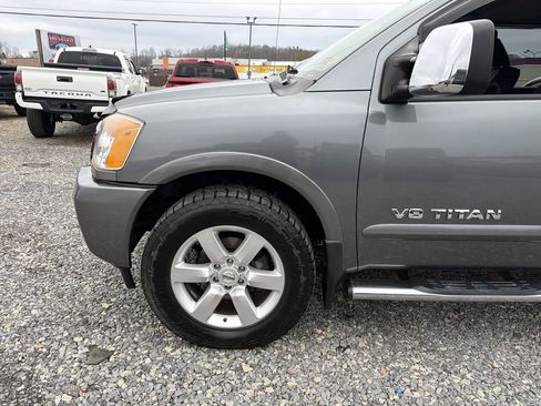 Used 2014 Nissan Titan SL w/ SL Moonroof Package image 12
