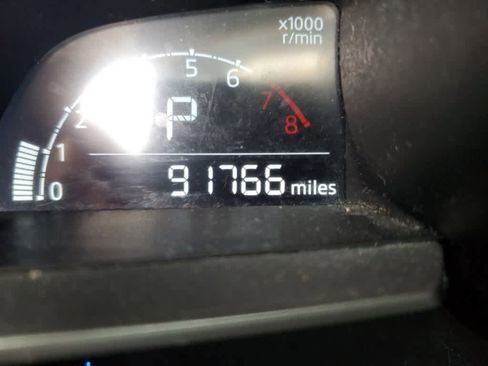 Used 2019 Toyota Yaris L image 5