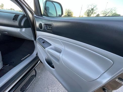 Used 2013 Toyota Tacoma PreRunner w/ SR5 Pkg RWD image 26