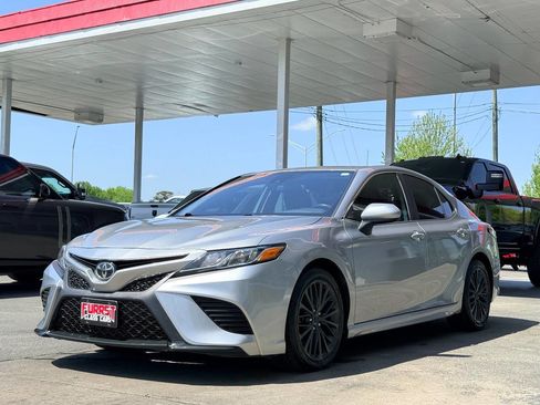 Used 2019 Toyota Camry SE image 6