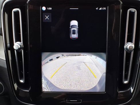 Certified 2023 Volvo XC40 B5 Plus w/ Climate Package image 16