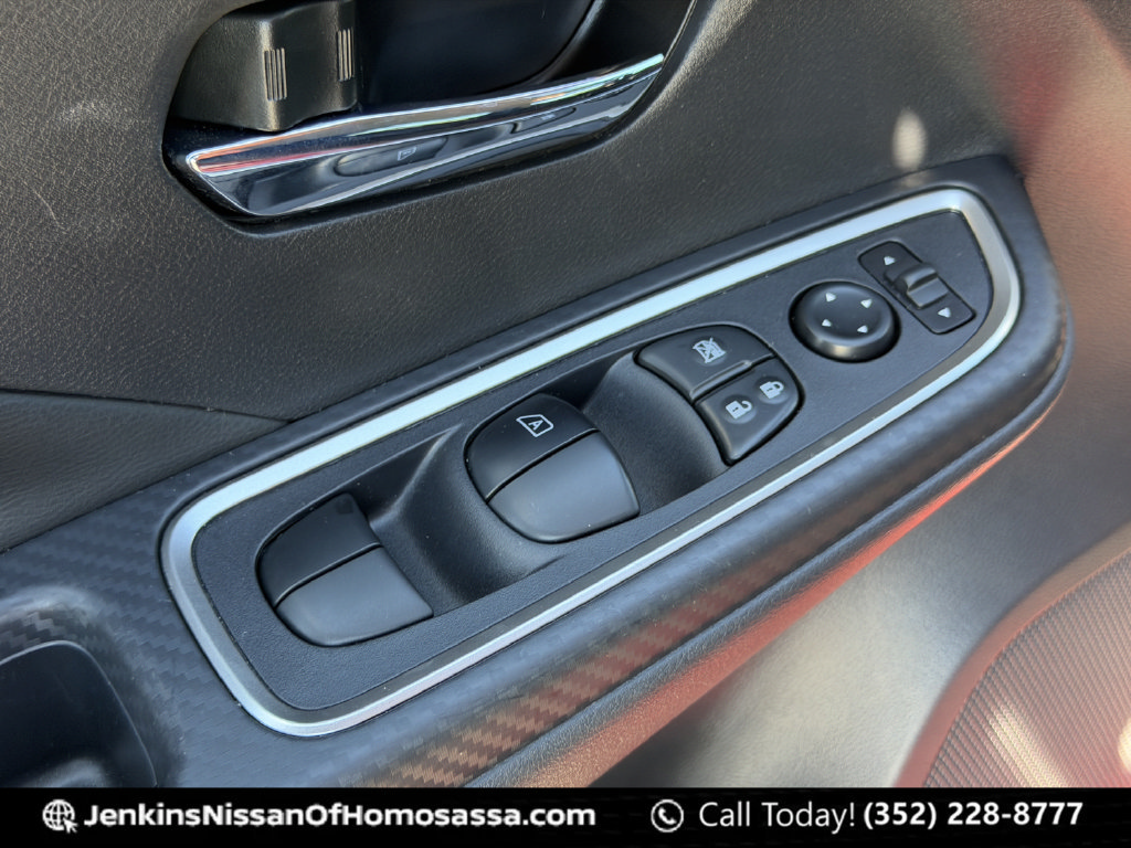 Certified 2025 Nissan Versa SR w/ Trunk Package FWD image 30