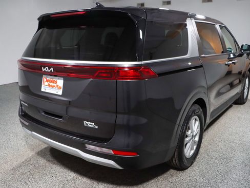 Used 2024 Kia Carnival LX image 7
