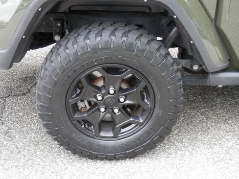 Used 2023 Jeep Gladiator Sport AWD/4WD image 11