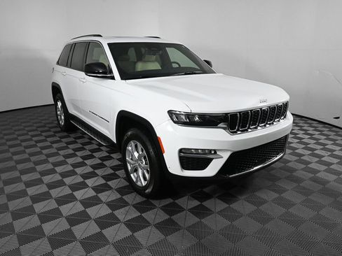 Used 2023 Jeep Grand Cherokee Limited w/ Luxury Tech Group II image 24