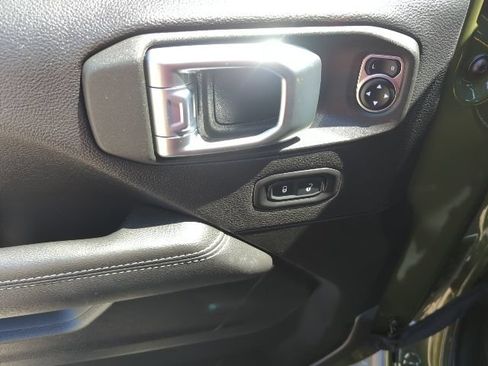 Used 2022 Jeep Wrangler Unlimited Rubicon AWD/4WD image 17