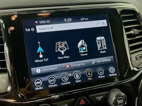 Used 2022 Jeep Grand Cherokee Laredo X image 13