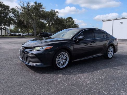 Used 2018 Toyota Camry XLE FWD image 8