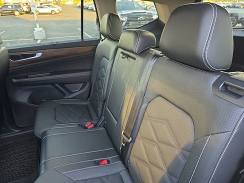 Used 2024 Volkswagen Atlas SE FWD image 25
