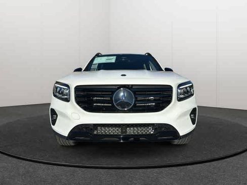 Used 2026 Mercedes-Benz GLB 250 4MATIC image 2