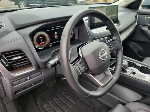 Used 2025 Nissan Rogue Platinum FWD image 19