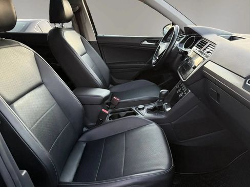 Used 2018 Volkswagen Tiguan SEL AWD/4WD image 25