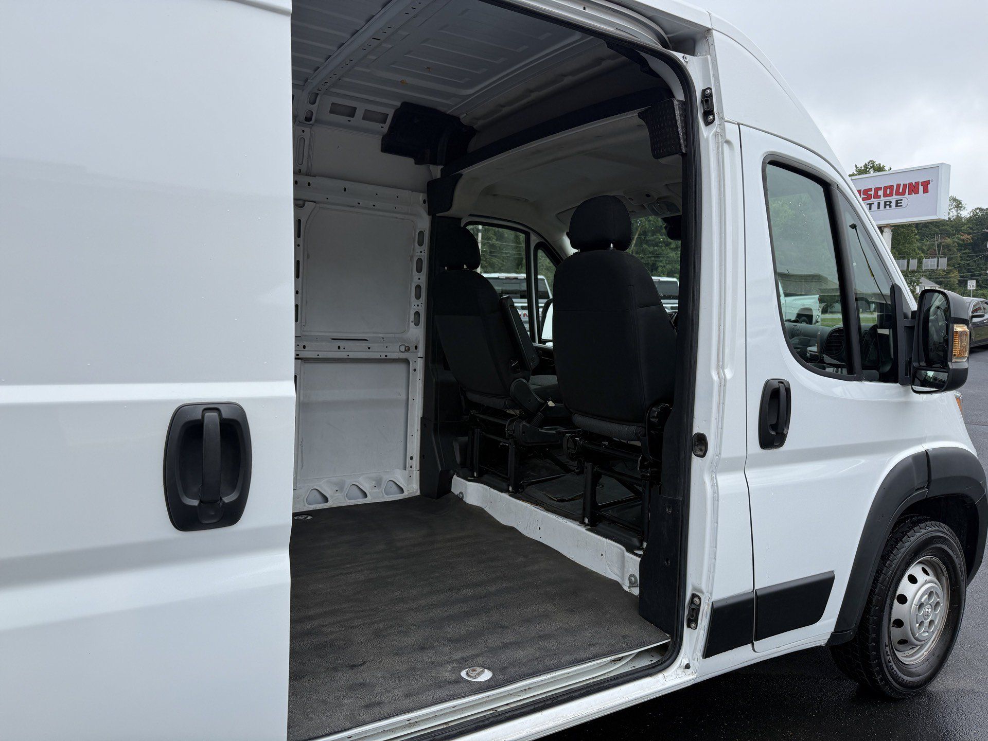 Used 2023 RAM ProMaster 2500 FWD image 30