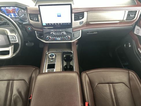 Used 2023 Ford Expedition Limited image 18