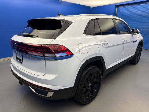 Certified 2025 Volkswagen Atlas Cross Sport SE w/ Black Wheel Package FWD image 7