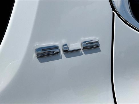 Used 2023 GMC Acadia SLE w/ Driver Convenience Package AWD/4WD image 8