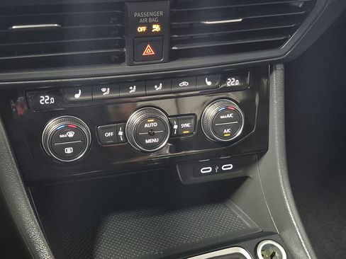 Used 2024 Volkswagen Jetta SE FWD image 27
