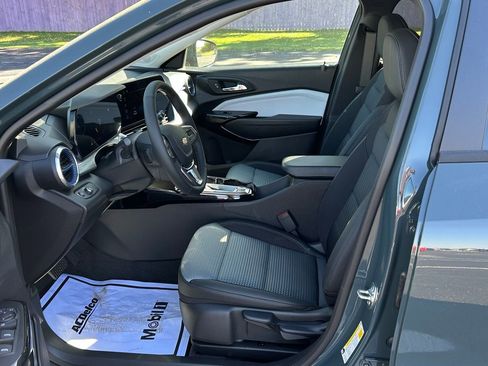 New 2025 Chevrolet Trax LT w/ LT Convenience Package image 22
