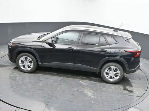 Used 2024 Chevrolet Trax LS image 34